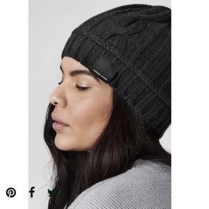 Canada Goose Women's Cable Toque - Black ; chunky beanie